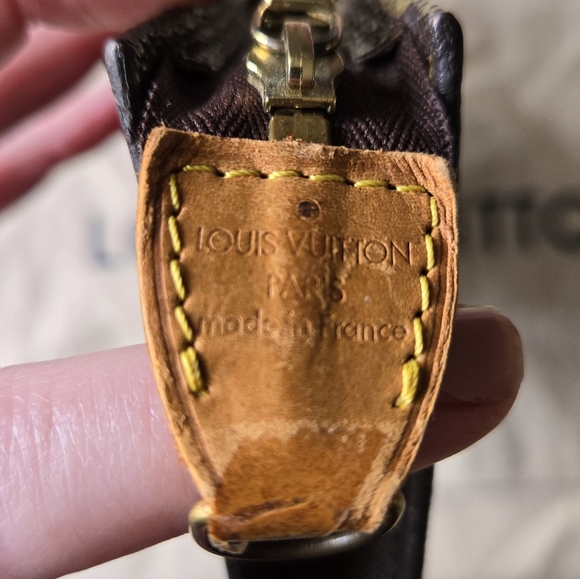 LOUIS VUITTON Monogram Bucket Pouch - Picture 8 of 8